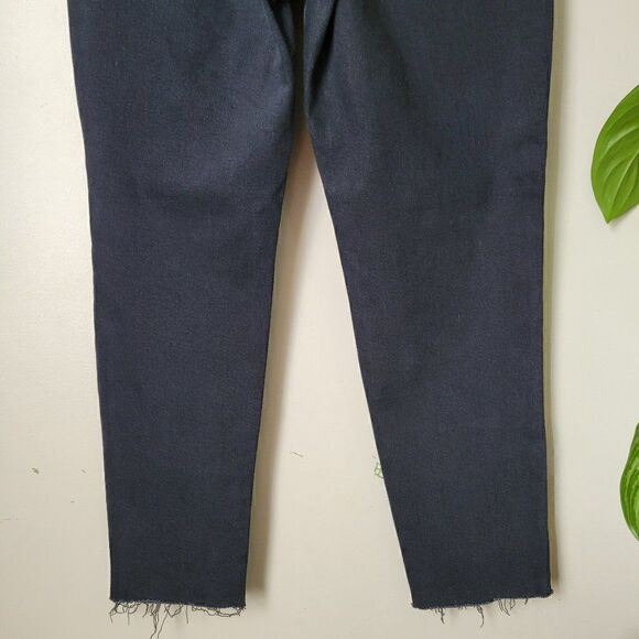 NWT OLD NAVY O.G. STRAIGHT HIGH RISE JEANS BLACK RIPPED SIZE 8 - Picture 4 of 16